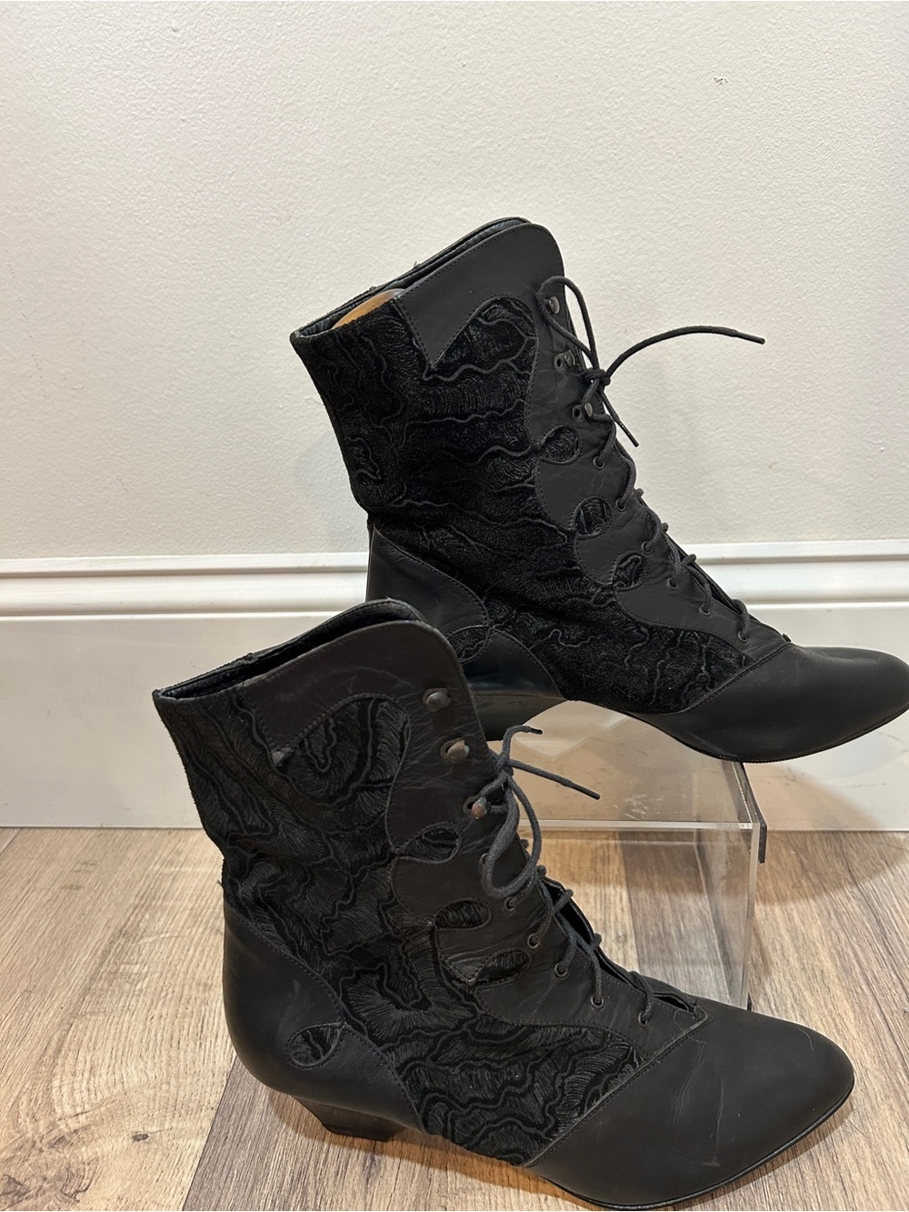 Lace-Up Victorian-Inspired Black Ankle Boots Size 8 - Picture 5 of 7